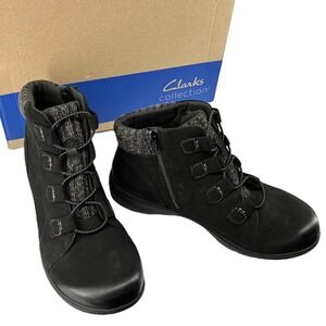 Clarks Carleigh Jade Black Nubuck Booties 9.5W Wide Side Zip Bungee Knit Collar